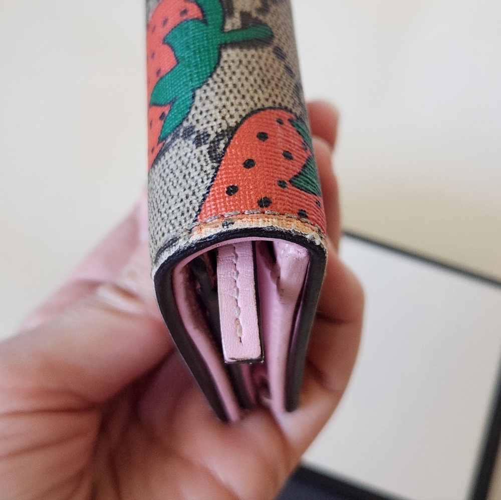 Gucci Beige GG Canvas Wallet with Red & Green Strawberry Print - Picture 10 of 13